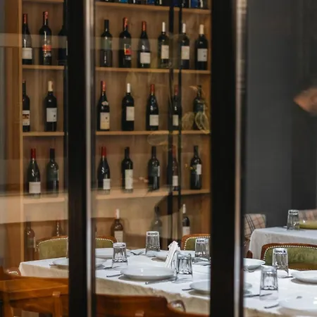 Oxygen Boutique מלון טיראנה